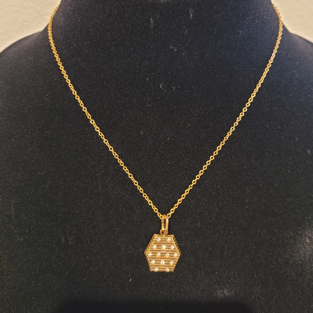 Veta Fede Elegant 24k Gold-Plated Hexagon Pendant Necklace Accented Crystals New 110$